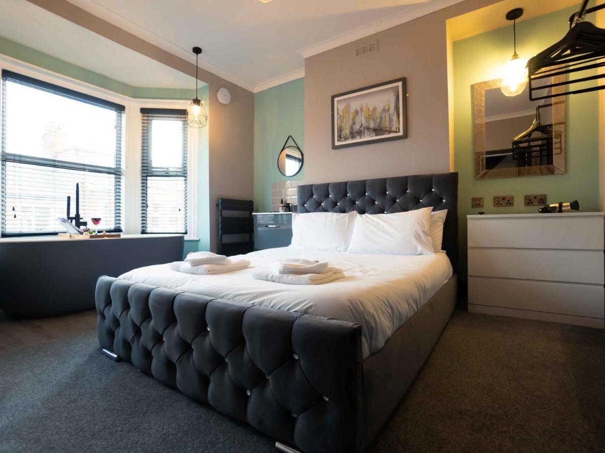 Pass The Keys Amazing, Newly Renovated 5Bedroom House Sleeps 10 Scarborough Ngoại thất bức ảnh